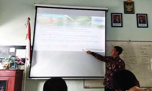 slide di depan kelas
